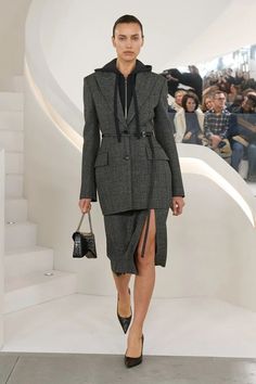 Michael Kors Collection Fall 2024 Ready-to-Wear Sleeping Beauty Wedding, Melanie Laurent, Michael Kors Fall, Cashmere Hoodie, Gabrielle Union, Ashley Olsen, Grey Outfit