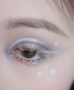 Artsy Makeup, 2022 Aesthetic, Winter Makeup, Fancy Makeup, Creative Eye Makeup