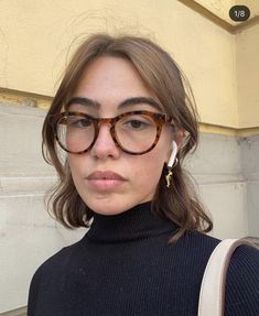 Cool Eye Glasses For Women, Aesthetic Glasses Frames Vintage, Eyebuydirect Glasses Women, Glasses For Square Face Woman, Glasses Frames For Women Latest Trends, Women In Glasses, Line Aesthetic, Frame Inspiration, Bold Glasses