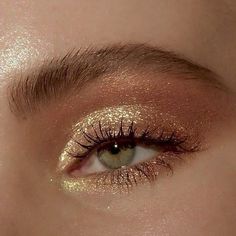 Make Up Designs, Make Up Gold, Fotografi Vintage, Gold Makeup, Makeup Eye Looks, Makeup Hacks