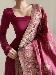 Pakistani Shawl Outfit, Indian Outfits Modern Kurti Style, Wedding Outfit Ideas For Women Indian, Graduation Outfit Ideas Indian, Full Sleeve Kurti Designs, Full Sleeves Kurti Designs, Pakistani Fashion Wedding, Desi Fits, Traditional Aesthetic