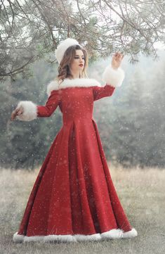 This Mrs Claus dress is made of brocarde fabric with small silver dots. The neckline and trim lines are outlined by white fake fur. The dress comes with an under skirt petticoat with crinoline The dress closes in the back with a zipper. This outfit will make you an outstanding, looking Lady Claus. This is custom-made to clients measurements and I require 2 weeks to finish it. Please contact me for further assistance to discuss measurements and how to purchase a made to order outfit. I will be ha Christmas Dress Adult, Vintage Christmas Dress Women, Fur Dresses For Women, White Christmas Movie Dresses, Christmas Holidays Outfits, Christmas Fashion Outfits 2023, White Christmas Fashion, Mrs Clause Costume For Women, Christmas Dress White