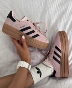 Black Platform Sneakers, Black Nike Sneakers, Adidas White Sneakers, Brunch Outfits, Sneaker Outfits Women, Fall Sneakers, Leopard Print Sneakers, Beige Sneakers, Adidas Sneakers Women