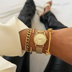 Avenue Collection — Chelsea Gold Men's Watch | MVMT Gold Watch Outfit, Classic Minimalist Style, Capricorn Rising, Jennifer Jareau, Watch Engraving, Gold Watches Women, Brown Jewelry, Necklace Charms, Luxe Jewelry