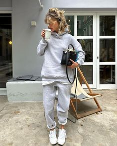 Sweatpants Outfit Aesthetic, Gray Sweatpants Outfit, Athleisure Outfits Fall, Outfit Sporty, London Outfit, Surf Outfit, Easy Trendy Outfits, Athleisure Outfits