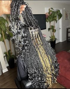 Island Twist With Blonde, Island Twists Peek A Boo, Peekaboo Senegalese Twists, Boho Island Twist Peekaboo, Peekaboo Island Twists, Blonde And Black Island Twist, Blonde Boho Twist, Bohemian Braids Blonde And Black, Black And Blonde Twist Braids