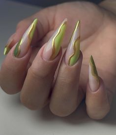 Faça uma renda de 2 mil a 5 mil reais com designer de unha e seja nail designer de sucesso tendo sua agenda lotada! Nail de sucesso