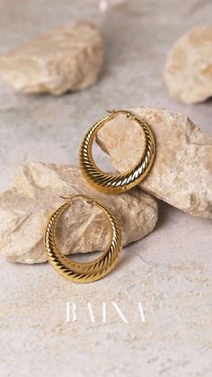 18k Gold Plated Jewelry, Gold Jewelry Photography, Earring Product Photography, Earrings Photography Ideas, Jewellery Product Shoot, Earring Photoshoot, Jewelry Photo Ideas, Jewelry Inspo Gold