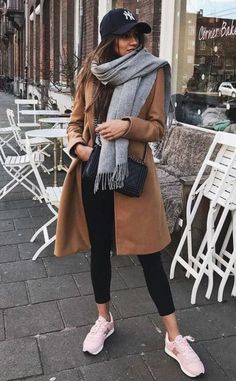 Jacquard Wool Scarves Vinter Mode Outfits, Tan Coat, Classy Winter Outfits, Chic Winter Outfits, Stylish Scarves, Ranveer Singh, Urban Street Style, Autumn Street Style, Casual Winter Outfits