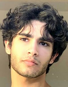 Dream Flow Haircut Men, Wavy Hair Men Haircut Short, Hairstyles For Curly Hair Men Haircuts, Cool Guy Haircut, Soft Facial Features Men, Haircuts For Guys With Round Faces, Curly Curtain Bangs Men, Oval Hairstyles Men, Indian Man Hairstyle