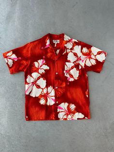 Medium 20" pit to pit  26.5" length Red orange floral Hawaiian shirt Made in Honolulu Hawaii USA A type of Rayon/cotton blend