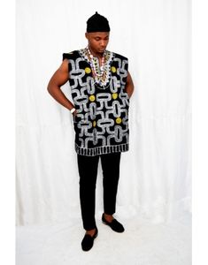 Cameroon Clothing, Shirt Casual Outfit, Embroidered Fashion, Nigerian Men Fashion, Shower Balloons, Traditional African Clothing, African Crafts, Tops For Men, Casual Cap