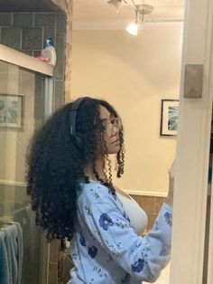 Type 4 Hair Ponytail, Curly Hair Micro Links, Headphones Aesthetic Curly Hair, Type 4 Hair Aesthetic, Black Girls Long Hair Natural, 4b Long Hair, 3c Hairstyles Long, Long Curly Hair Black Women, Long 3b Hair