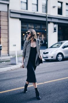 What to Wear with your Check Blazer in 2018 with Style Report Magazine Black Dress And Blazer, Oversize Blazer Outfit, Midi Outfits, Blazer Outfits Casual, Blazer Outfit, Elegante Casual