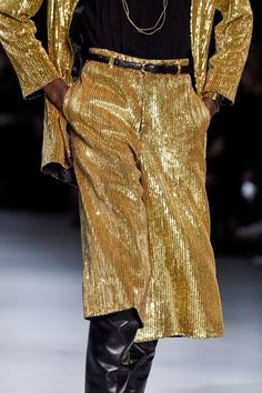 Celine Fall RTW 2019 Gold High Fashion, Gold Runway Fashion, Gold Avant Garde Fashion, Gold Runway Dress, Luxury Vintage Gold Outerwear, 70s Inspired Fashion, Casual Street Style, Luxury Outfits, Vogue Paris