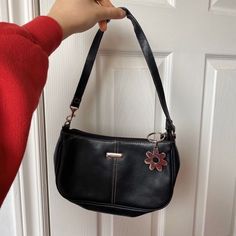 Pretty Bags, Cute Purses, Essential Bag, Cute Bags, Cute Bag, Clothing Items, Fashion Bags, Bag Accessories, Shoe Accessories