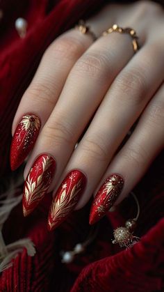 Red And Gold Nails, Christmas Gel, Red Christmas Nails, Gel Nail Art Designs, Holiday Nail Designs, Cute Christmas Nails, Winter Nails Acrylic, Christmas Nails Easy, Christmas Gel Nails