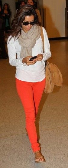 Travel / airport style Orange Jeans, Red Pants, Looks Style, Mom Style, Primavera Estate, Passion For Fashion, Autumn Winter Fashion