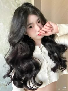 Curly Korean Hairstyles, Korean Curly Hairstyle, Douyin Makeup, Kpop Videos, Thick Wavy Hair