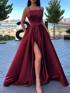 A-Linie Burgund/Schwarz/Rot Lange Satin-Abschlussballkleider mit hohem Schlitz, Lang — Bridelily Split Prom Dresses, Trendy Prom Dresses, Gaun Fashion, Prom Dresses With Pockets, 파티 드레스, Spaghetti Strap Prom Dress, Satin Evening Dresses, Burgundy Prom Dress, Kendall Jenner Outfits