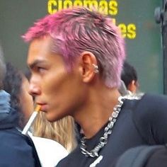 Man With Pink Hair, Watch Gossip Girl, Shaved Hair Designs, Corte De Cabelo Masculino, Shaved Head, Shaved Hair, Grunge Hair, Aesthetic Hair