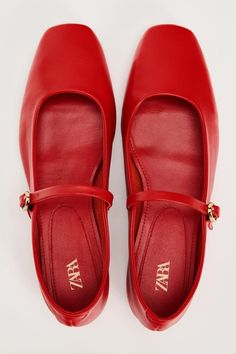 LEATHER BALLET FLATS - Red | ZARA United States Red Leather Ballet Flats, Red Flats, Stunning Shoes, Looks Street Style, Walk This Way, Leather Ballet Flats, Skorts