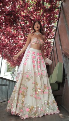 Indian Outfits Lehenga, Wedding Lehenga Designs, Lehnga Dress, Estilo Hippie, Salwar Kamiz, Pink Lehenga