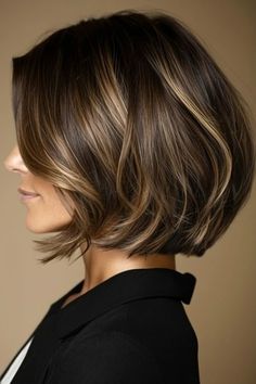 Bob Cut: 55+ charmante Varianten für jeden Typ - hairtastic.de Bob Hair Color, Messy Bob Hairstyles, Shoulder Length Bob, Shaggy Bob, Hair Inspiration Short, Hair Color And Cut, Hair Clothes, Short Hair Haircuts