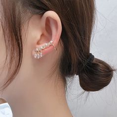 Exquisite Angel wings Rhinestone Dangle Earrings Women's JewelryOrigin: CN(Origin) Style: TrendyModel Number: stud earringsItem Type: EarringsEarring Type: Drop EarringsShape\pattern: RoundMaterial: MetalGender: Womenback finding: push-backearring type: stud earringsgender: womenitem type: earringsmain stone color: gold silvermaterial: metalmetal stamp: 925,sterlingmetals type: zinc alloymodel number: stud earringspearl type: pearlshape\pattern: roundstyle: trendy Silver Crown Ring, Titanium Rings For Men, Goth Jewelry, Gothic Rings, Silver Wings, Va Va Voom, Earrings Elegant, Skull Ring, 925 Silver Jewelry