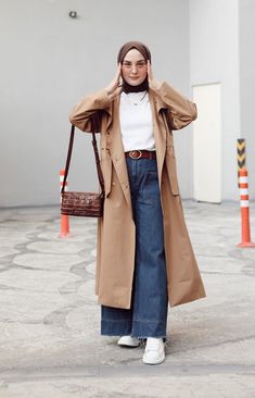 Modest Outfits Winter, Coat Outfit Casual, Hijab Fashionista, Modest Fashion Hijab, Muslim Fashion Hijab Outfits, Muslim Outfits Casual, Hijab Style Casual, Stylish Fall Outfits, Hijabi Fashion Casual