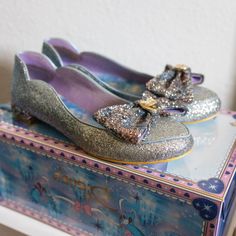 -Irregular Choice Disney Cinderella Glittering Flat Shoes Disney Collaboration -Size 37 (23-23.5 Cm) Womens -Size 6.5 Inch / Women -They Have Only Been Used Once, So They Are Overall In Great Condition (Please See Photos) -They Sparkle Beautifully When You Walk! -It Comes With The Original Box -Please Message Or Comment If You Have Any Questions. Shoes Disney, Irregular Choice Shoes, Disney Cinderella, Irregular Choice, Flat Shoes, Blue And Silver, Flat Shoes Women, Loafer Flats, Cinderella