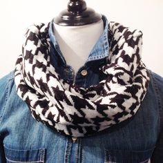 (http://uniklook.com/black-white-houndstooth-infity-scarf/) White Scarves, Black White, Black And White, My Style, White, Black