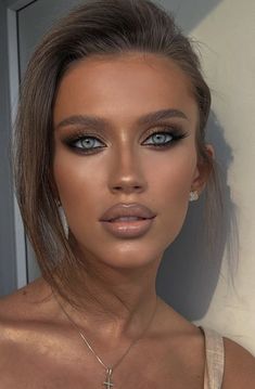 Makeup For Night Out, Makeup Looks Blue Eyes, Dark Smokey Eye Makeup, Wedding Makeup Blue, Bronze Makeup Look, Evening Eye Makeup, Sultry Makeup, Dark Eye Makeup, Bronze Makeup