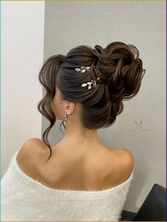 Classic Wedding Hair, Using Dry Shampoo, Chic Short Hair, Bridesmaid Hair Makeup, Bridal Hair Inspiration, Shampoo For Curly Hair, Bride Hairstyles, Bridesmaid Hair, Prom Hair