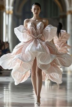 Runway Fashion Couture, Fairytale Dress, Fantasy Dress, Looks Chic, Elie Saab, Fancy Dresses