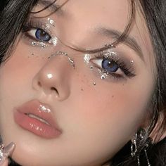 Face Gem Ideas Festival, Shining Makeup, Makeup Learning, Snake Makeup, Diamond Makeup, Futuristic Makeup, Kpop Makeup, Concert Makeup, Asian Makeup Looks