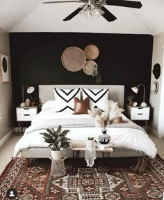 Black Walls Bedroom, Wall Interior, Black Bedroom, Living Room On A Budget, Simple Bedroom, Home Design Decor, Black Walls