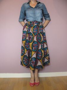 Midi Jean Skirt, Jean Skirt Outfits, Winter Skirt Outfit, Jeans Fabric, Sewing Skirts, Couture Sewing, Diy Couture