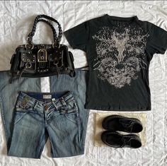 Flare Jeans Outfit, Outfit Grunge, Outfits 2000s, Affliction Style, Future Outfit, 2000s Fashion Outfits, Swaggy Outfits, Jeans Outfit, Really Cute Outfits