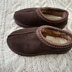 New Without Box Size 6 Brown Color Brown Uggs Tasman, Dark Brown Uggs, Slipper Uggs, Brown Ugg Slippers, Uggs Brown, Brown Uggs, 2025 Wishlist, Cute Uggs, Tasman Slippers