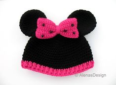 a crocheted minnie mouse hat with a pink bow on the front and black ears