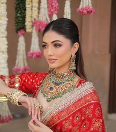 Red Wedding Lehenga, Black And White Saree, Jewellery Makeup, Saree Hairstyles, Girly Style Outfits, Party Makeup Looks, Saree Wearing Styles, Designing Ideas