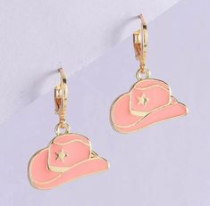 "Cowboy/Cowgirl Hat Earrings Lever Back Style Color - Pink and White Size - 1.1\" x .8\" These earrings are super cute and lightweight, they make the perfect accessory." Retro Western Aesthetic, Pink Cowboy Hat, Western Earrings, Bachelorette Party Gifts, Cowgirl Hats, Cowboy And Cowgirl, Cowboy Hats, Pink And Gold, Bridesmaid Gifts