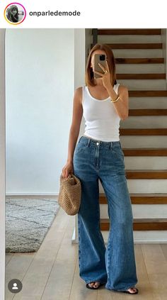 Mid Rise Jeans Outfit Aesthetic, Jeans And Flip Flops Outfit, White Summer Tops, Summer Trousers, Minimal Outfit, Classy Work Outfits, 2024 Fashion, Girly Outfits, Spring Summer Outfits