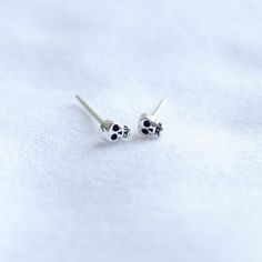 Real 925 Sterling Silver Tiny Skull Stud Earrings These lovely earrings can be used in Earlobe, Tragus and Cartilage. Measures 3x4mm Comes with pushback backings Sold by Pair Jewelry will come in a gift box * Please read shop policy before placing an order * *JEWELRY CARE* Sterling Silver will tarnish over time, but to help keep your jewelry looking beautiful - Clean with a soft dry cloth after wear and store inside an airtight bag or container. Remember to remove your jewelry when: * Applying l Minimal Goth, Minimal Stud Earrings, Minimal Earrings Studs, Earrings Cartilage, Paired Jewelry, Black Stud Earrings, Tragus Piercing, Piercing Shop, Tragus Piercings