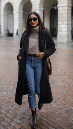 📸@americanstyle Jeans Outfit Fall, Mode Tips, Thanksgiving Outfit, Coat Outfits, Autumn Outfit, Winter Fashion Outfits, Outfit Idea