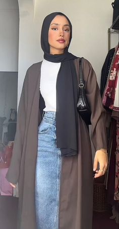 Abaya With Skirt, Maxi Skirt With Hoodie, Abaya Casual Outfit, Hijab Brown Outfit, Brown Modest Outfit, Abaya With Jeans Outfit, Outfits For Hijabi Girl, Summer Outfits For Hijab Girl, Brown Abaya Outfit