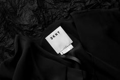 a label on a black shirt that says dkny