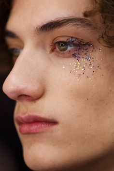 Best Makeup Palettes, Men Makeup, Glittery Eyes, Amazon Beauty, Make Up Inspiration, Pride Makeup, Fest Outfits