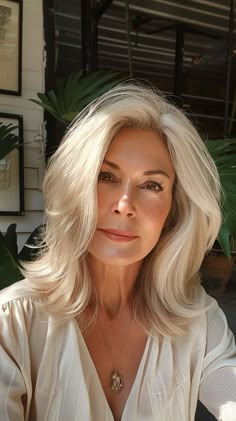 Blonde Layered Hair, Hair Detox, Blending Gray Hair, Bob Haircuts For Women, Trendy Hair Color, Embrace Change, Haircuts For Women, Summer Hair Color